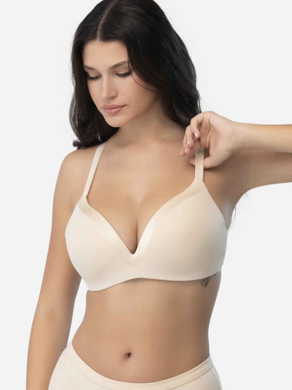 NEW UNDEROUTFIT 1258 The Satin Grace Bra Color Sand 3D Molded Cup Wireless Large